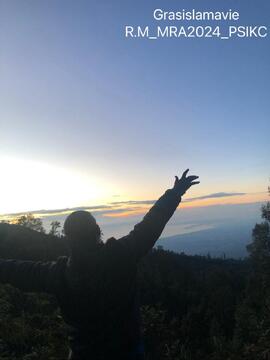 Foto Ayah Grasislamavie di Atas Gunung Ijen