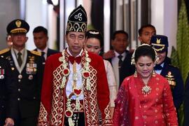 Jokowi Pakai Baju Adat Banjar di Upacara Penurunan Bendera HUT RI Presiden Ir. H. Joko Widodo (2014 s.d. 2024)
