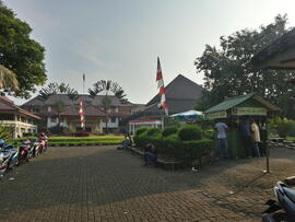 Area Menuju Lobby Utama Asrama_Praya Raisya