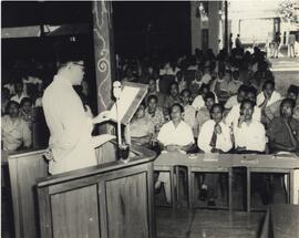 Suasana Sidang Pleno KNIP ke-6 di Yogyakarta pada 6 Desember 1949, yang Mengesahkan Rencana Perjanjian KMB dengan Belanda