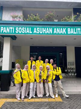 Foto Panitia Setelah Kegiatan Bakti Sosial dan Donasi untuk Panti Sosial Asuhan Anak Balita Tunas Bangsa