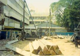 Pembangunan Gedung IASTH UI Salemba (Pemancangan Pondasi Segitiga)