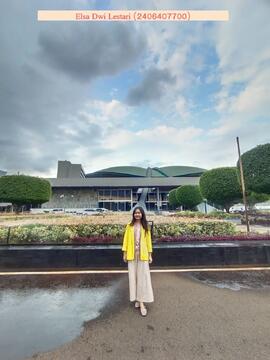 Dokumentasi Pribadi di Depan Gedung DPR/MPR RI