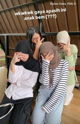 Foto Hurinta Yuthia Dini Effendi bersama dengan BPH Pemkar BEM Vokasi UI pada saat Interview 2025
