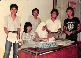 Potret mahasiswa UI yang ditugaskan sebagai penatar dalam kegiatan penataran P-4 pola 100 jam bagi mahasiswa baru