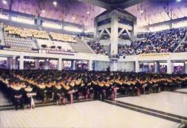 Suasana gedung Balairung UI dalam kegiatan wisuda