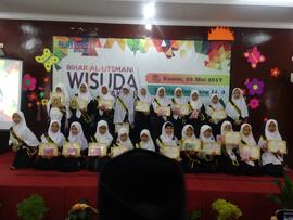 Foto Wisuda Al-Utsmani